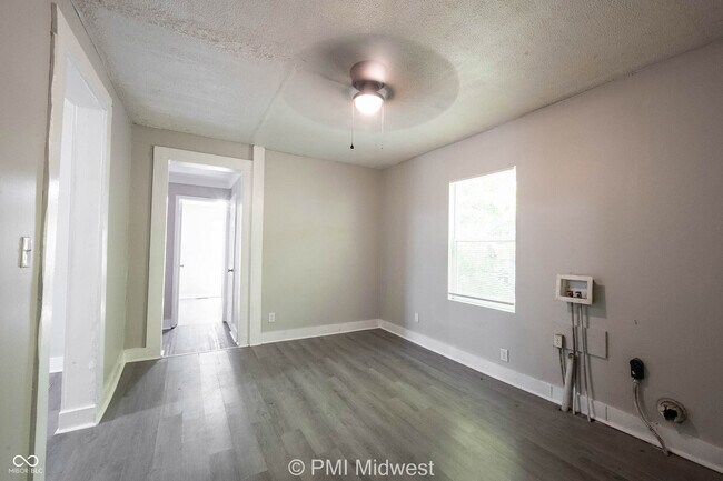 Building Photo - 445 W 29th St