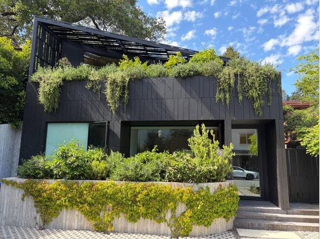 Building Photo - 162 Throckmorton Ave