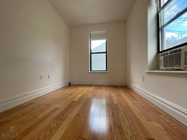 Building Photo - 2 bedroom in ASTORIA NY 11105