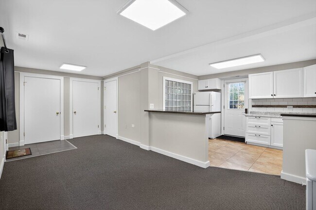 Building Photo - 1036 Guerin Rd