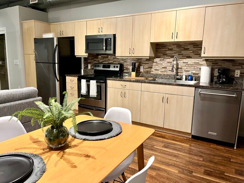 Building Photo - 889 Date St