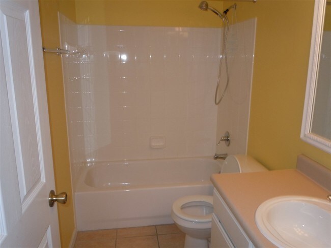 Building Photo - 204 16th St