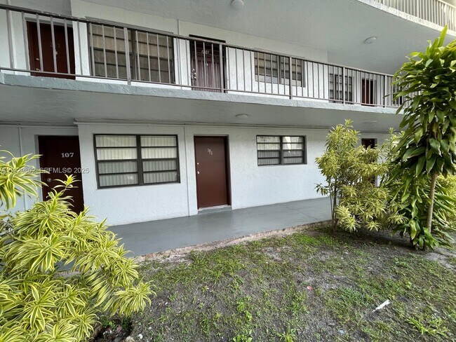 Building Photo - 1335 W 68th St