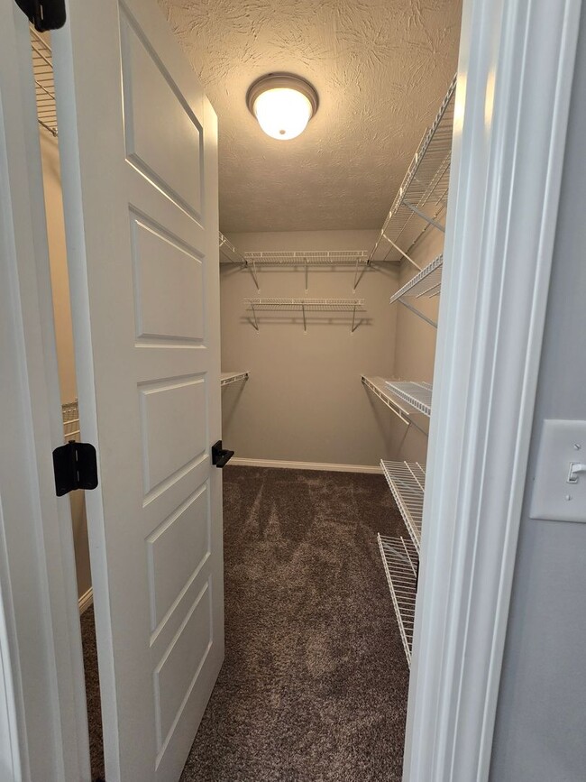 Building Photo - 3 Bed, 2.5 Bath Home in a Great Neighborhood!