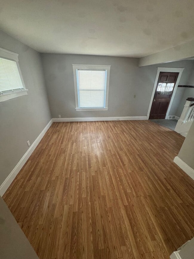 Building Photo - Well-Maintained 3-Bedroom Single-Family Home – $1,450 Rent | Cleveland