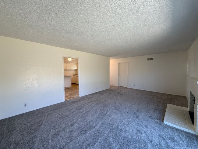 Building Photo - Orcutt Single Story Ranch Style Home Near Waller Park/Highway 135