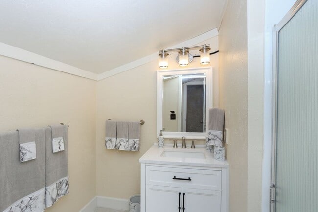 Building Photo - Walk to Main St and Gondola! Furnished! In unit sauna and amenities! Flexible lease terms!