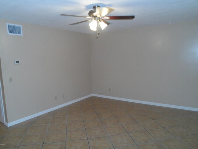 Building Photo - 2416 N Tropical Trail