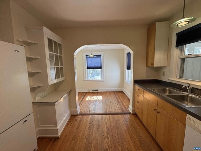 Building Photo - 704 Druid Ave