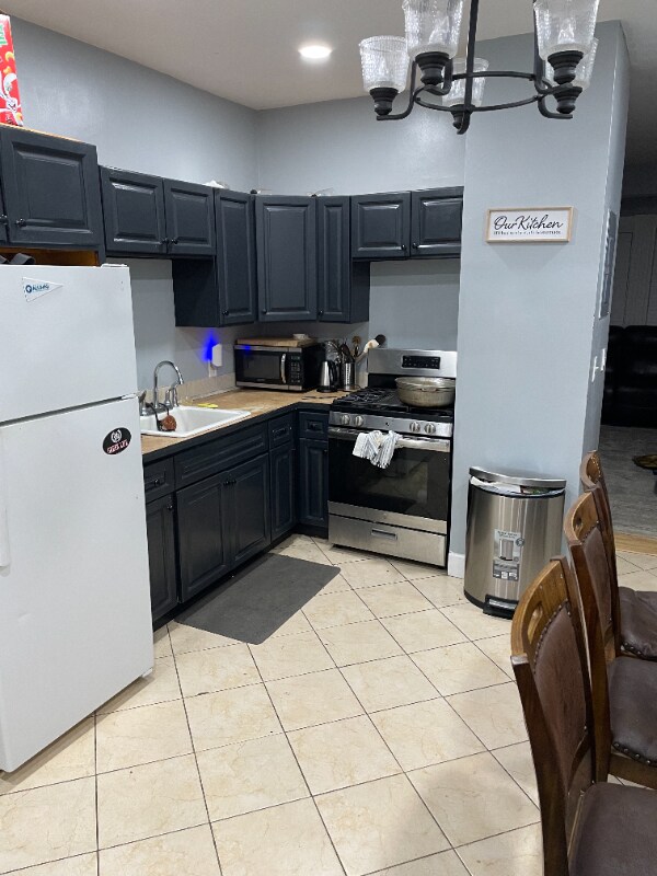 Building Photo - 241 Ash St