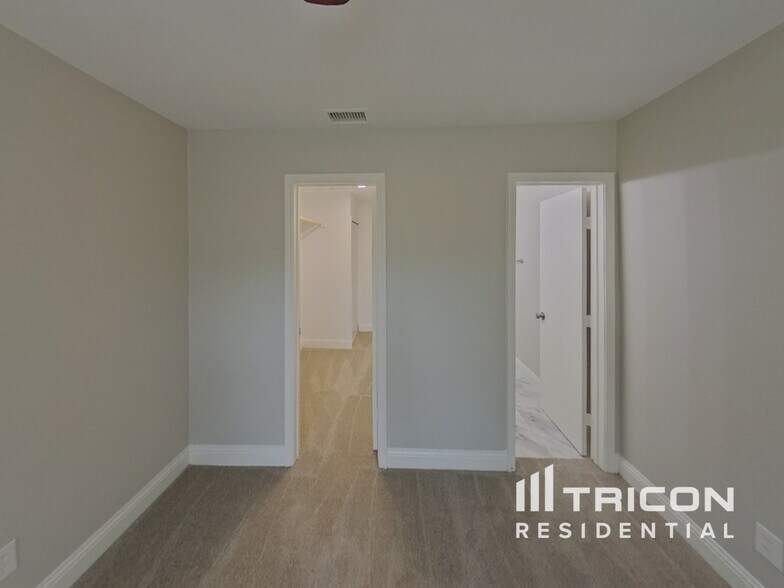 Building Photo - 5229 Westcrest Dr