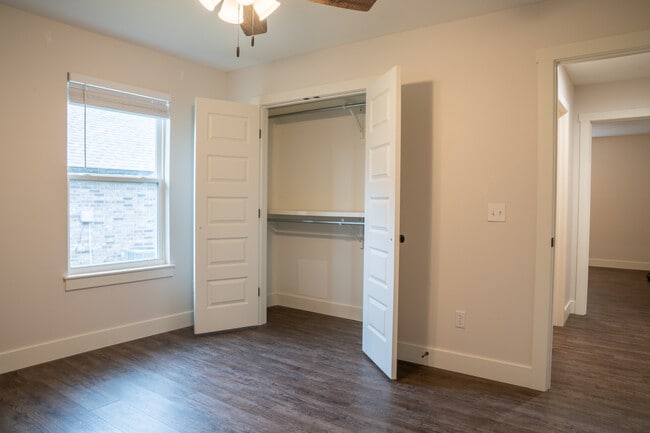 Building Photo - 2382 Athens St