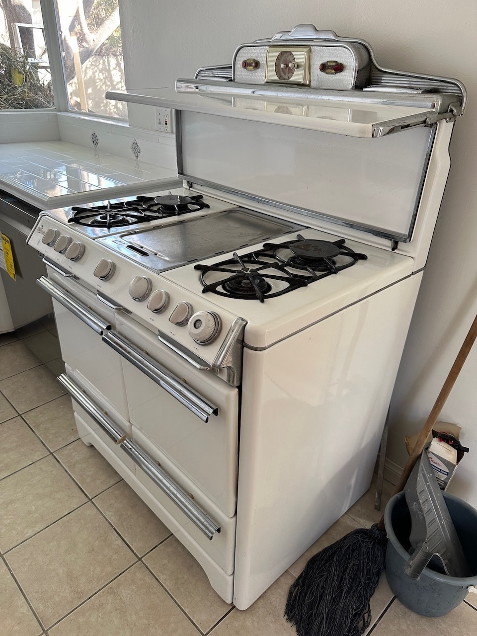 Classic O'Keefe/Merritt stove - 6213 Commodore Sloat Dr