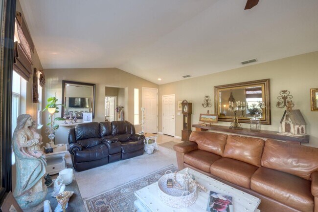 Building Photo - Amazing Large 3 Bedroom 2 Bathroom Home for Lease in Patterson