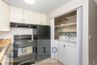 Building Photo - Two Bedroom Apartment Available - Private Yard Space - $500 MOVE IN SPECIAL!