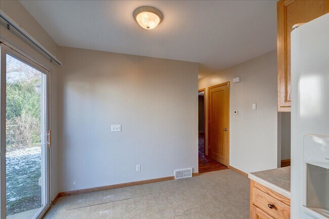 Building Photo - 1309-1311 Prairie Rd