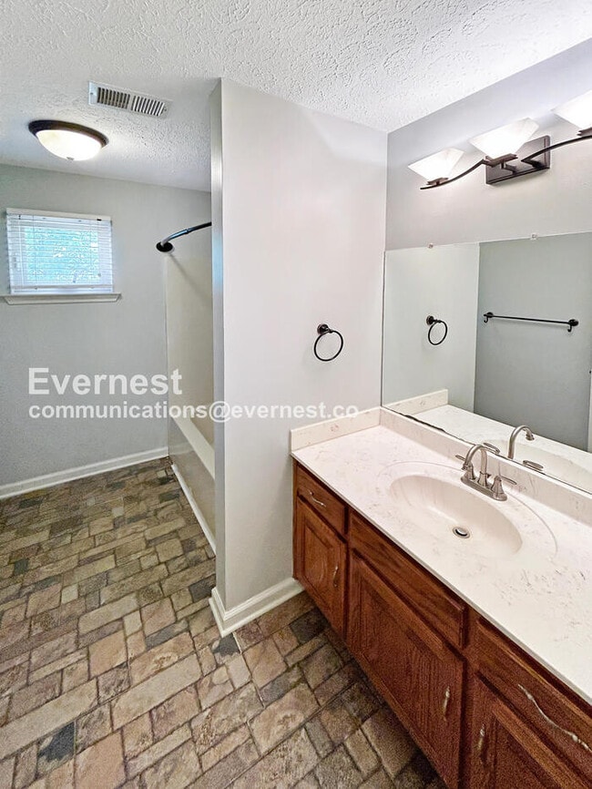 Building Photo - 3 Bed, 3.5 Bath Home with Modern Amenities / Pet-Friendly / Coming Soon!
