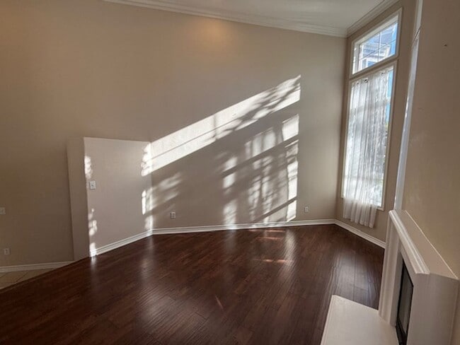 Building Photo - Condo in highly sought-after Vantage Commu...