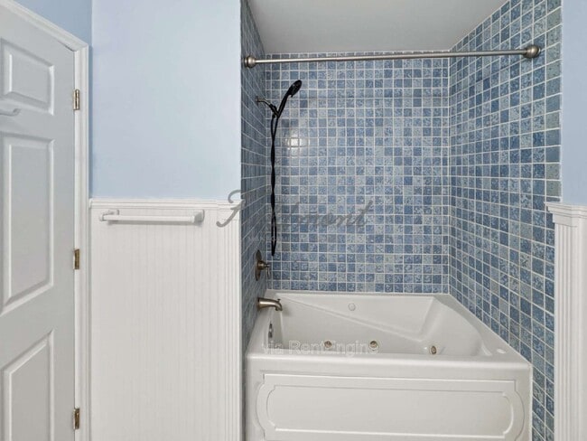 Building Photo - 107 Pelham Square Way