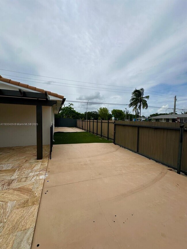 Building Photo - 1430 NW 183rd St