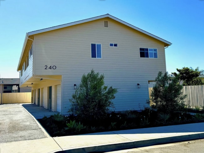 Building Photo - AVAILABLE SEPTEMBER - Coastal-Convenient 2 Bed Retreat with Private Balcony