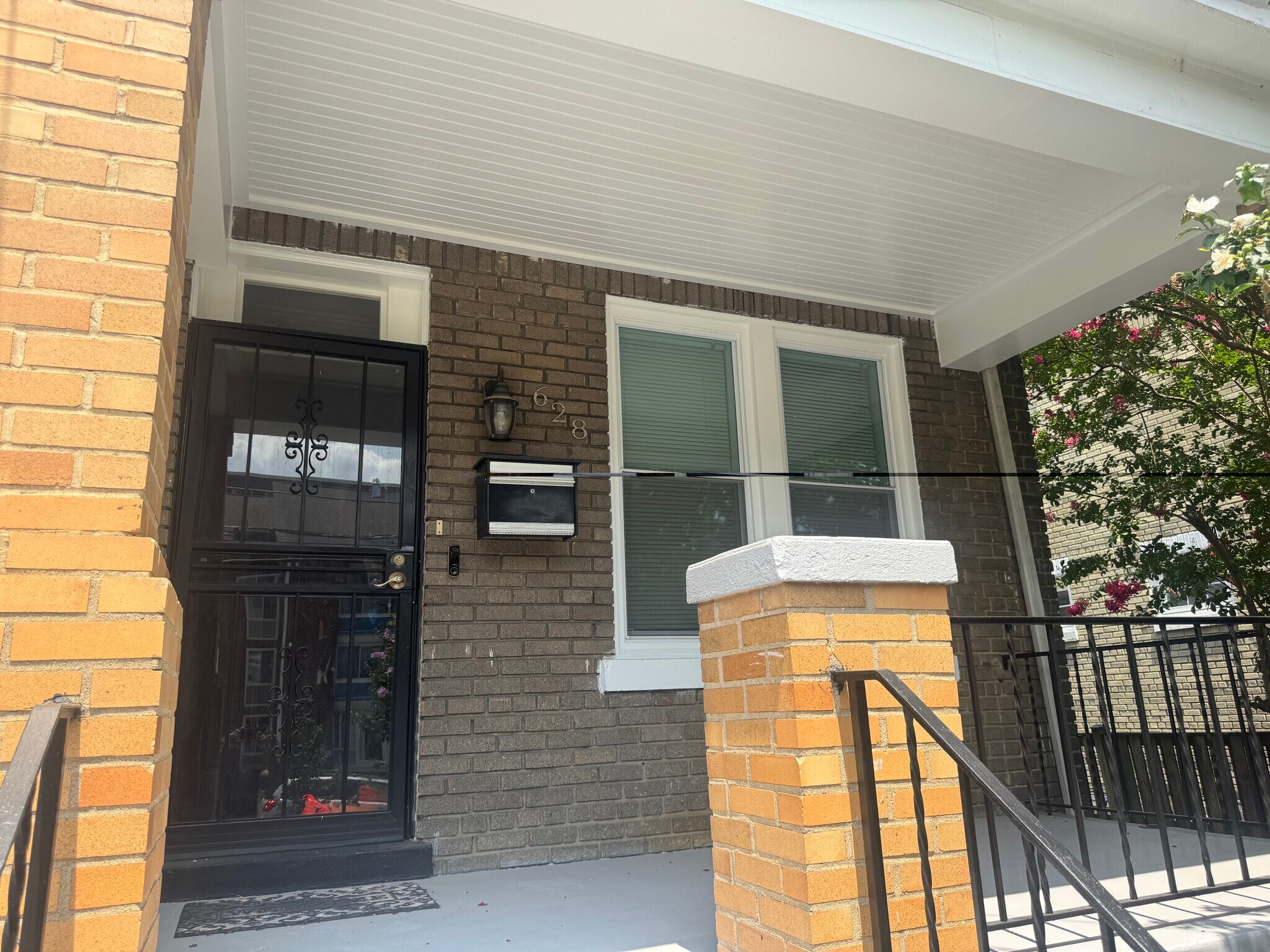 Building Photo - 628 Edgewood St NE