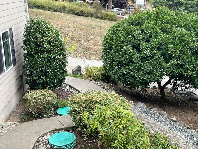 Building Photo - Beautiful Penn Cove View Home and Dog Frie...