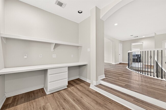 Building Photo - 3510 Artesian Springs Ln