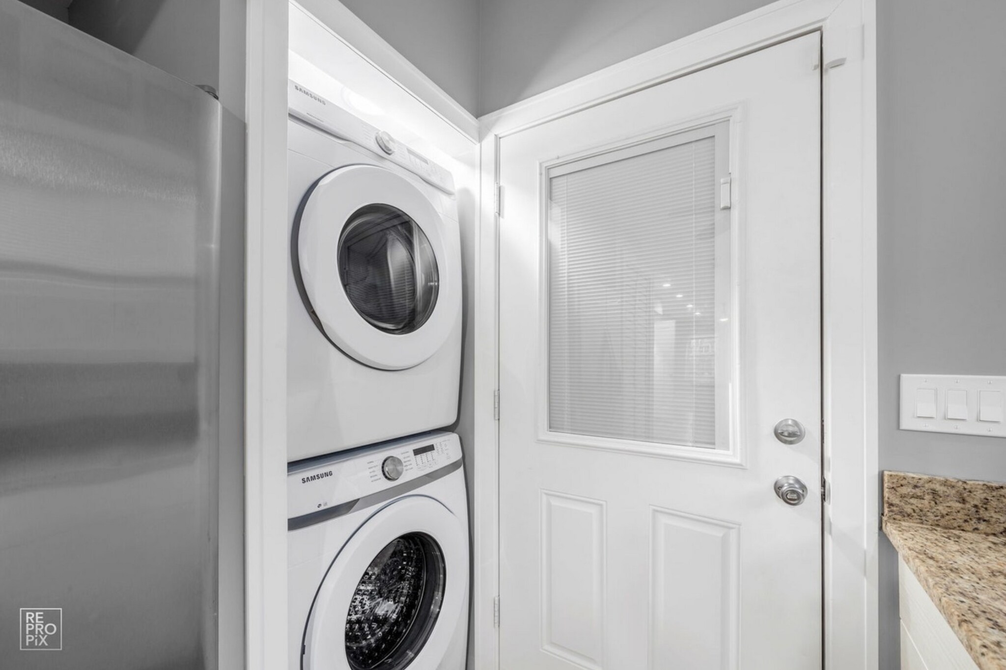 Building Photo - 3251 W Carroll Ave