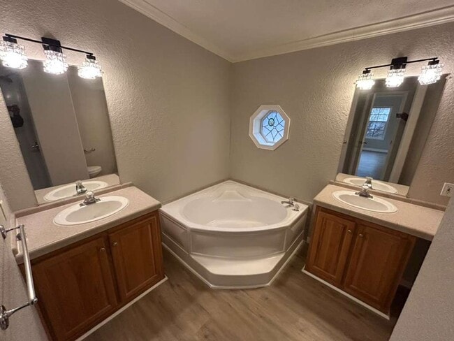 Building Photo - 2595 Bryant St