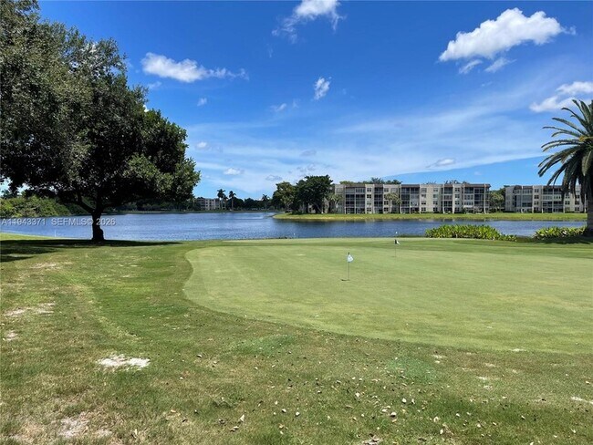 Building Photo - 1831 Sabal Palm Dr