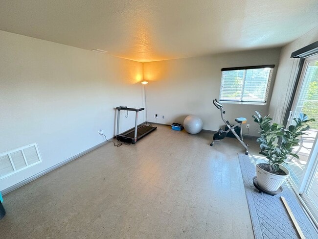 Building Photo - Stunning Hillside Home with Expansive View...