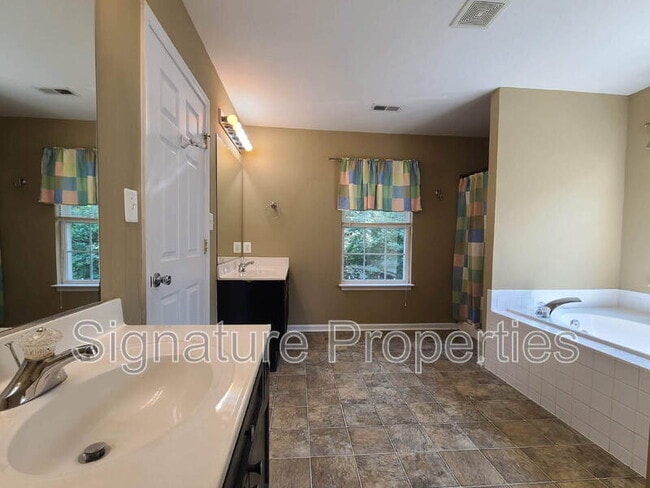 Building Photo - 4002 Mossy Bank Ln