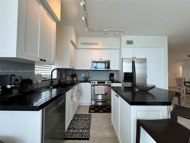 Building Photo - 1755 E Hallandale Beach Blvd