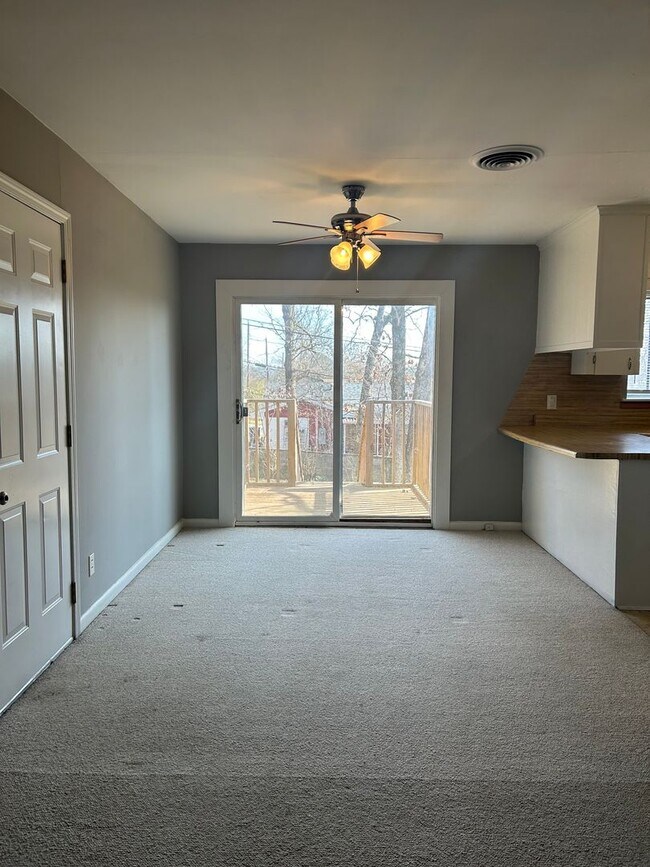 Building Photo - 3 Bedroom 1 1/2 Bath