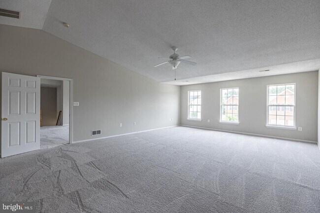 Building Photo - 8 Mintwood Dr