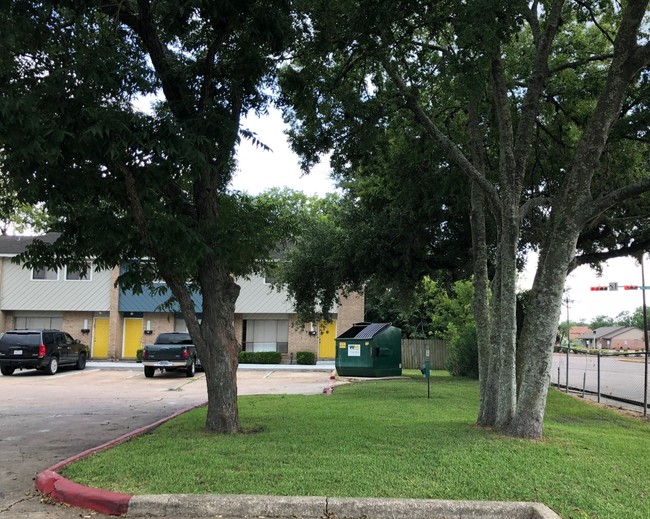 Building Photo - Skylark Townhomes
