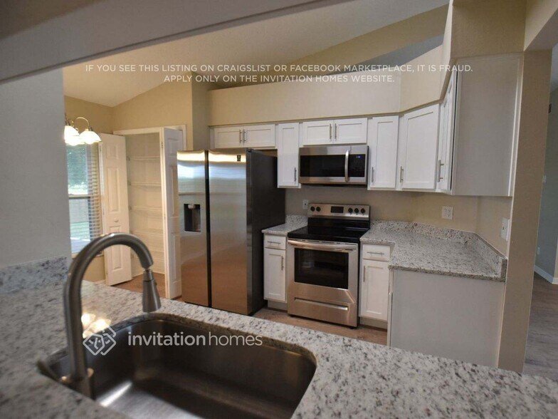 Building Photo - 14841 Margaux Dr