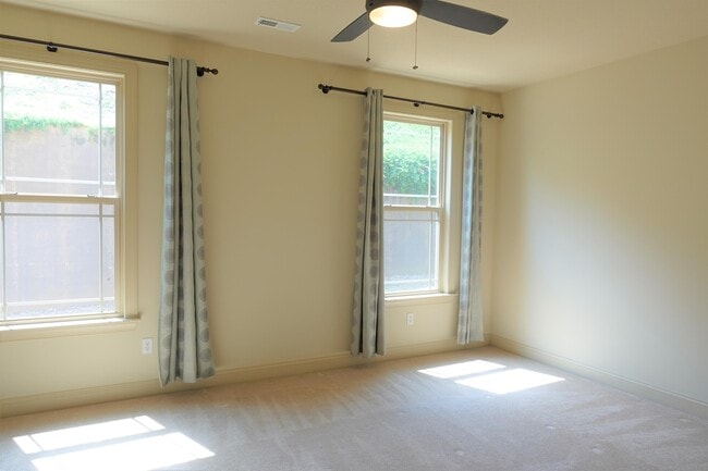 Building Photo - 210 Windthistle Dr