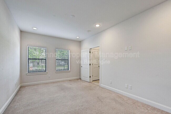 Building Photo - 744 W 24th St