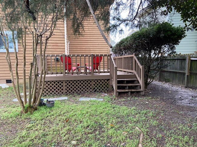 Building Photo - Chicks Beach Living! 3BR/2.5BA - Attached Garage, Private Cul-de-sac- Minutes to the BAY!