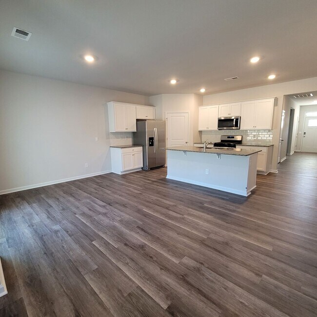 Building Photo - Brand New 4 bedroom, 2 bathroom house located in the desirable Brunswick Forest community in Leland