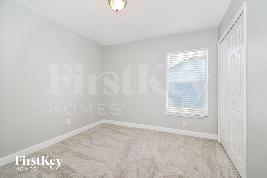 Building Photo - 12025 Larson Ln