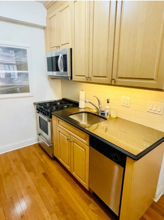 Building Photo - 74 W 68th St