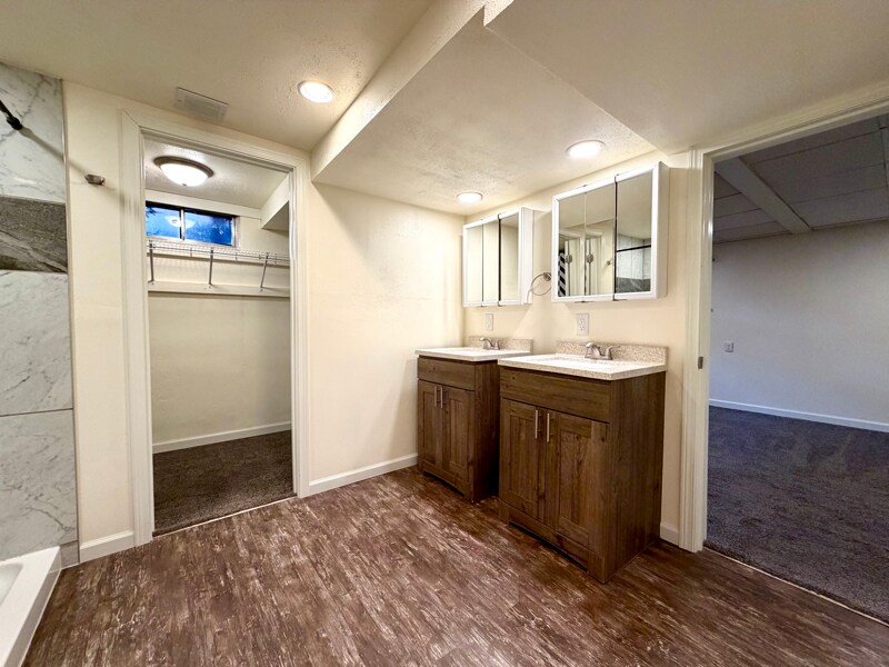 Building Photo - 4213 E Madison Ave