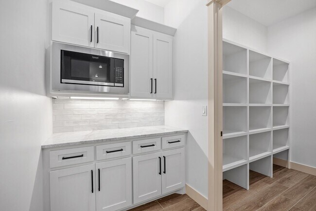 Building Photo - 2 Pinnacle Club Dr