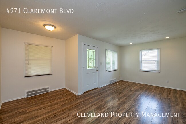 Building Photo - Charming Garfield Hts. Home