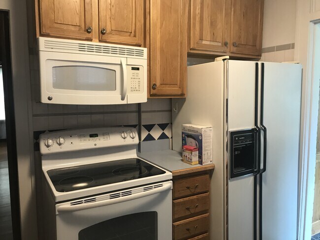 Building Photo - Move in Ready 4 Bedroom 2.5 Bath