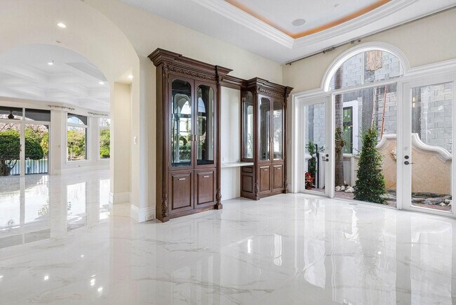 Building Photo - 549 NE 19th Ave