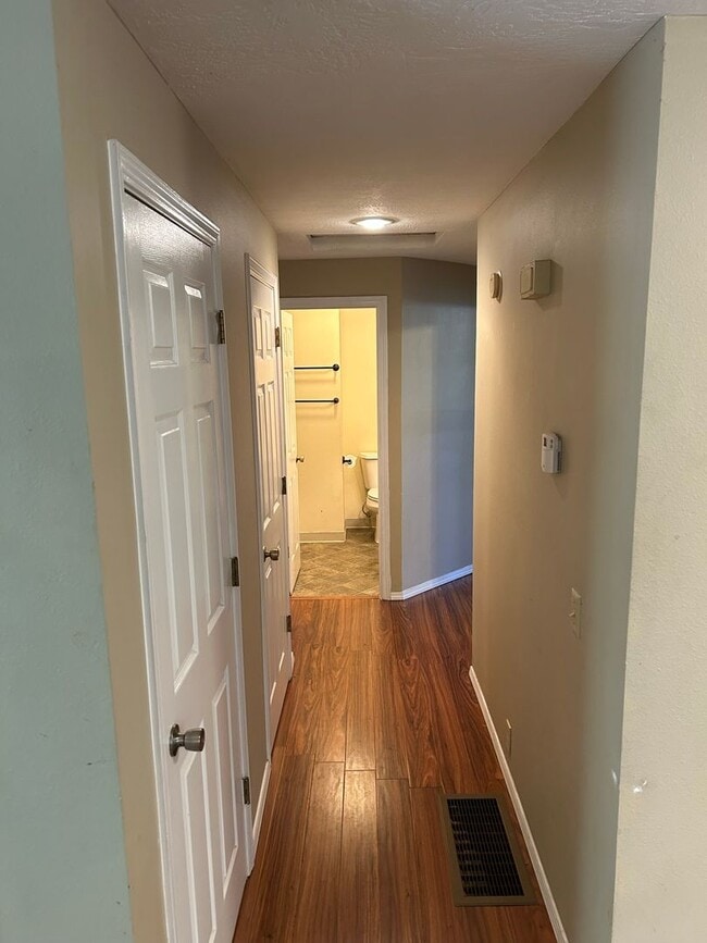 Building Photo - 3 Bedroom, 2 Bath House in Dundee- Great L...